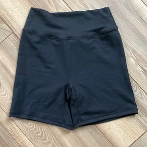Ptula Sierra Shorts 6 inch black. Size large.
